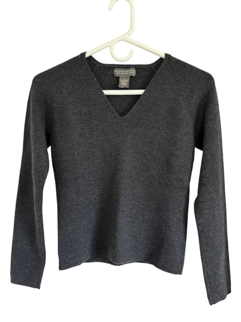Banana Republic VTG Italian Merino Charcoal Grey V-Neck Sweater Medium